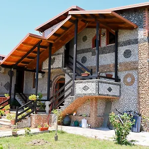 Bujtina Syni Zi 